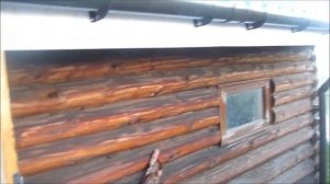 Обшили потолок в бане из бревна. Монтажную пену делать разучились.