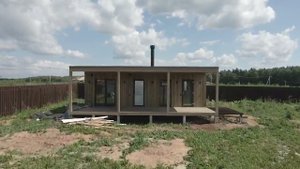 Негабаритный трехмодульный дом с камином