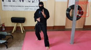 ГЬЯКУ ЦУКИ  - пронизывающий удар рукой в каратэ.