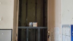 БОЛЬШАЯ СЕТЧАТАЯ ШАХТА ЛИФТА РАСПАШНИКА