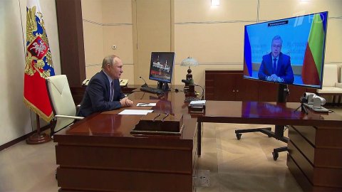 Владимир Путин провел переговоры с губернатором Ростовской области Василием Голубевым