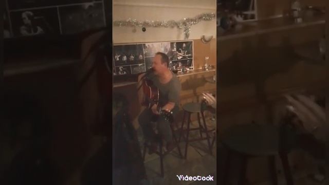 Уличные музыканты. Русский рок и попса. Песни и танцы. "Белка", Калуга. Новый год.
