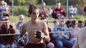 Самый Странный боец против Бойца ММА !!!