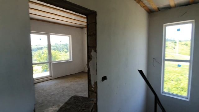 Очень хороший 2х этажный дом с балконом ! смотреть онлайн