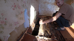 ЭТО ГНИЛЬЕ СКРЫВАЛ ДИВАН НА КОТОРОМ МЫ СПАЛИ, ВОССАНОВЛЕНИЕ ДЕРЕВЕНСКОГО ДОМА