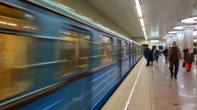 Электропоезд 81-710 "ЕЖ-3", станция метро Котельники