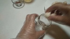 Творожный сыр в масле со специями.