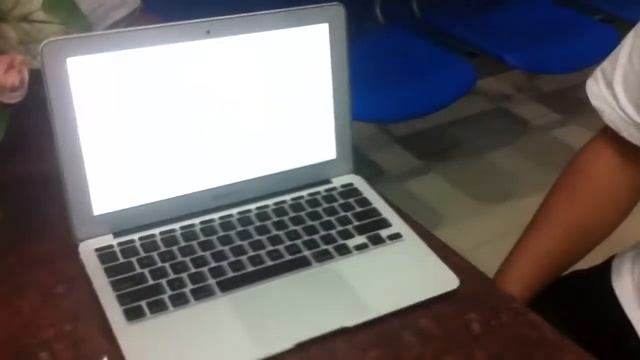 Macbook Air 11' (late 2010) смотреть онлайн