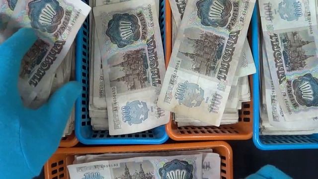 Миллион рублей СССР из 90х, вскрытие пачки советских денег номиналом 1000 рублей смотреть онлайн