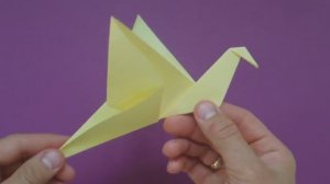 Как сделать птицу из бумаги. Оригами ИГРУШКА птица из бумаги.mp4