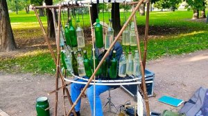 Кола Бельды - Увезу Тебя Я В Тундру мелодию на бутылофоне исполняет уличный музыкант Фёдор Григорье