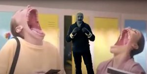 Мигрант ИНВАЛИД обманывает детей в Германии и ВЫДАЁТ себя за ЭКСПЕРТА по БОЕВЫМ ИСКУССТВАМ