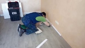 Сиденье плиточника в работе