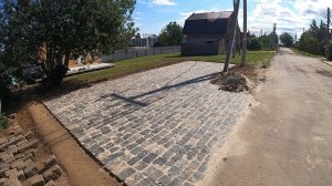 ВЪЕЗД ВО ДВОР ИЗ ПЕСКА ЩЕБНЯ И КАМНЕЙ