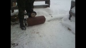 Корыто для свиней из газового балона.