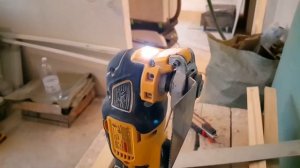 Заусовка плитки под 45 градусов . Макита CC 301 DWAE