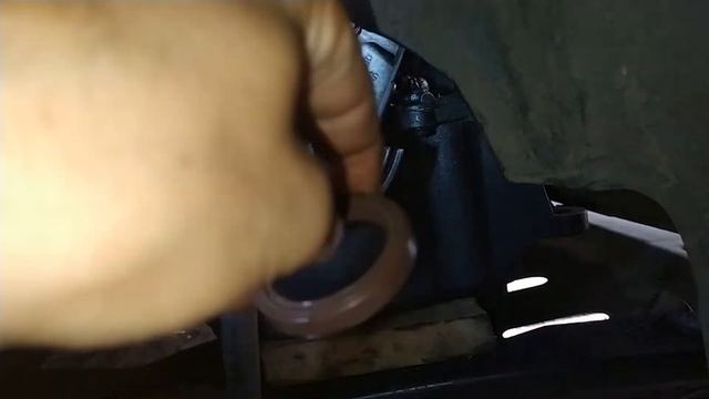 Замена переднего сальника коленвала Рено 1.4 и 1.6 8V смотреть онлайн
