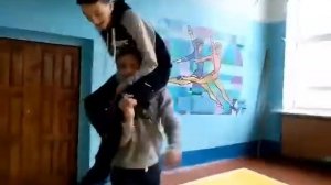 ПАЦАН УНИЗИЛ ОДНОКЛАССНИКА