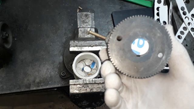 Картонные прокладки на порох   для 12 калибра . Вырубка . смотреть онлайн