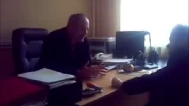 Глава администрации избивает граждан!!