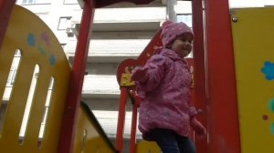 Влоги Прогулка на детской площадке горка качели Развлечения Игры Видео для детей ВЛОГ канал #Алиса