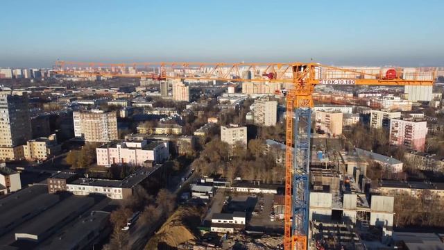 Краны GIRAFFE. Башенный кран TDK-10.180. Tower crane on construction site смотреть онлайн