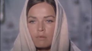 Олеся идёт в православную церковь, 1971 год.