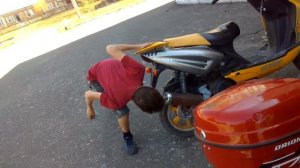 Что если залить глицерин в глушитель скутера?