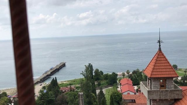 Гуляя по Абхазии увидели замок Ольденбургского. Гагра