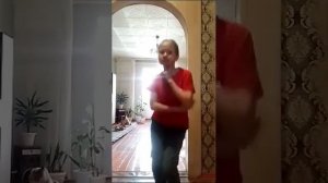 Руки над головами