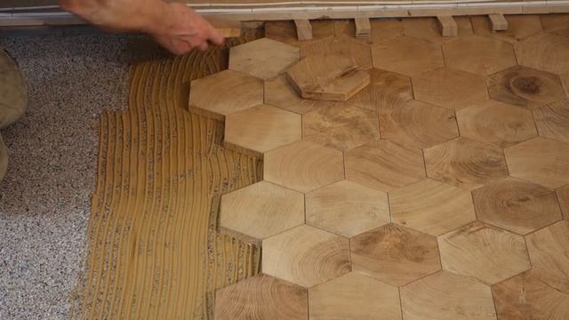 Comment poser des pavés en bois de bout ? / End grain wood blocks flooring смотреть онлайн