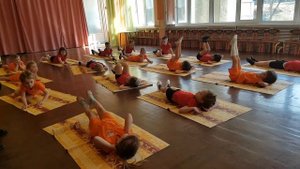 партерная гимнастика . Дети 3-4 года