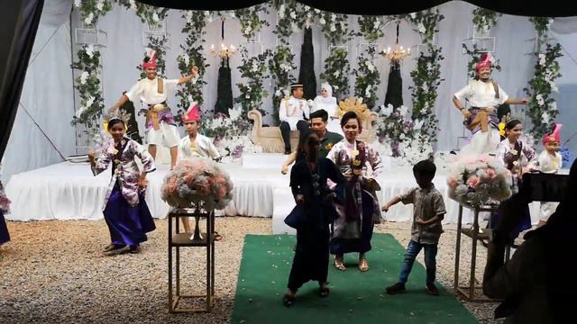 Puteri Nur Dalila Sufiyah bersama Artis Unit Tari Majils Kebudayaan Daerah Batu Pahat смотреть онлайн