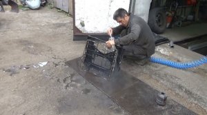 Мерседес 123 2.4 Д первое ТО часть 3.