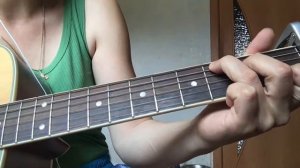 Хуанита, тайна коко, на гитаре