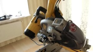 Наш инструмент/Торцовочная пила DeWALT DW 717 XPS