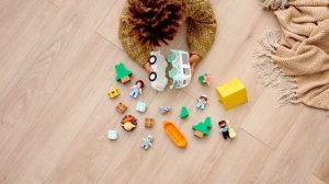 Конструктор LEGO DUPLO Town 10946 Семейное приключение на микроавтобусе