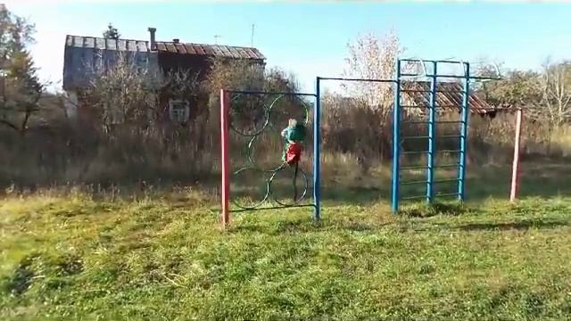 очередные " погуляшки" ( яванские макаки Семён и Маруся) смотреть онлайн