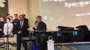 На сене в хлеву мирно спал Он....красивая рождественская песня , исполняет Петр бальжик