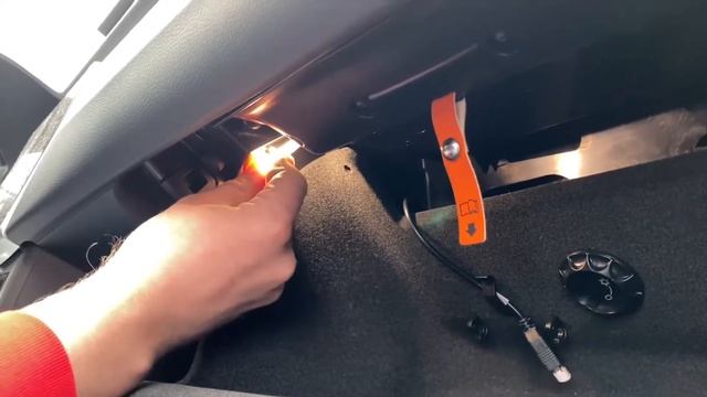 Замена ламп освещения салона VW Passat на светодиоды Lumos. смотреть онлайн