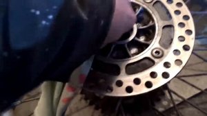 Замена заднего ступичного подшипника Suzuki Djebel 250