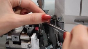 Заправка оверлока на примере Janome