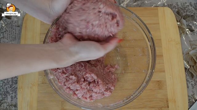 Мясные котлетки с капустой в духовке