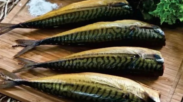 Скумбрия холодного копчения. Очень вкусно.