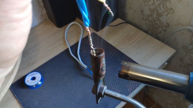 Пайка скруток проводов. Быстрая пайка проводов. Пайка проводов в распределительной коробке. смотреть онлайн