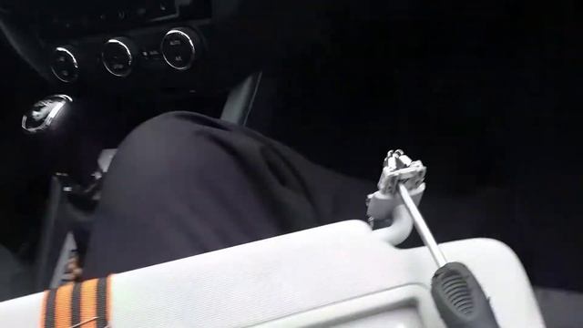 Как снять солнце защитный козырек, шкода октавия А7 смотреть онлайн