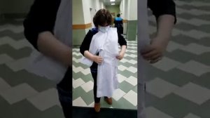 Как складывать медицинский халат