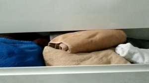 тумба в ванной с кварцевой столешницей ,фасады МДФ покраска белый глянец с профильной фрезеровкой