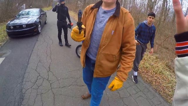 Thieves Try Selling My Gold Play Button смотреть онлайн