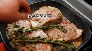 Стэйк из свинины с брусничным соусом, божественно вкусно